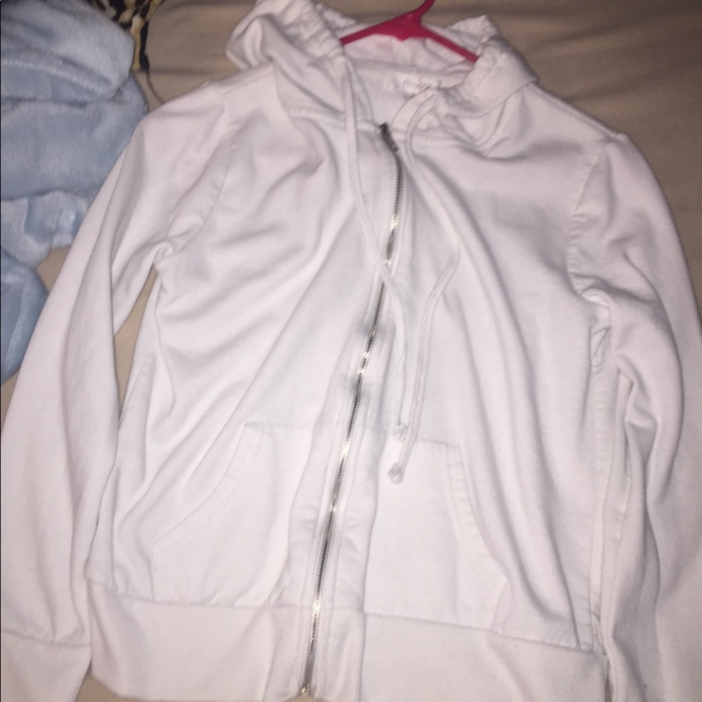 White zip up hoodie 💕🖤